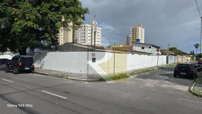 Casa com 4 dormitórios para alugar, 270 m² por R$ 5.716,75/mês - Bairro dos Estados - João
