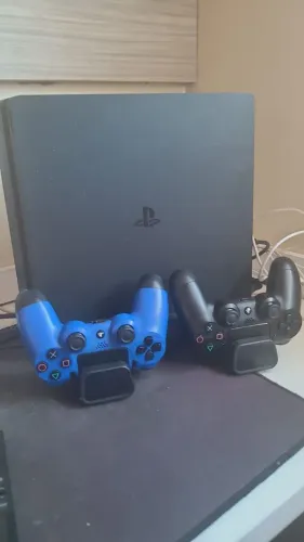 Ps4 com base cooler e carregador 2 controles