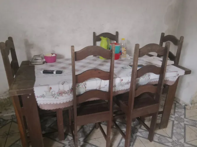 Mesa com 6 cadeiras