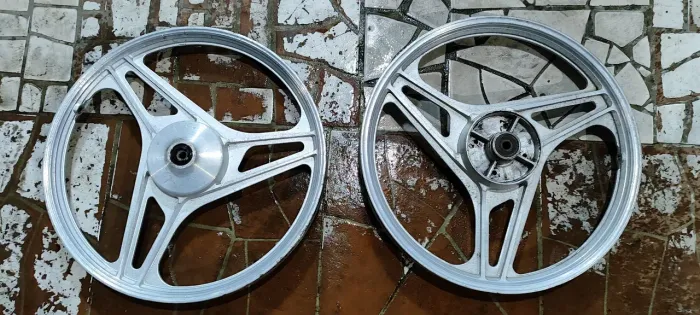 Jogo de rodas liga leve aro 17 para Traxx 50cc / compatível com Shineray Fênix 50cc