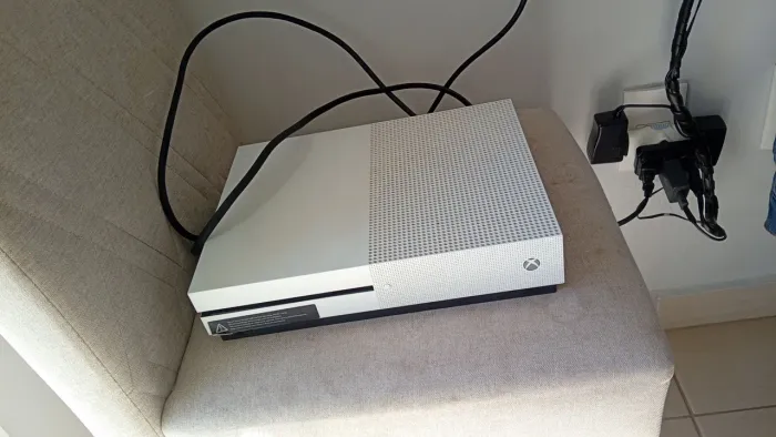 Vende Xbox one s
