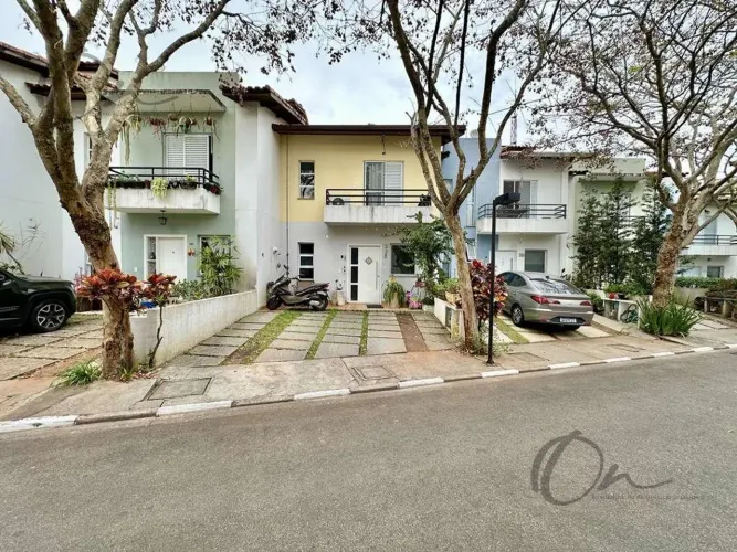Casa Geminada Premium com 3 Dorms + Home Office em Condomínio Clube