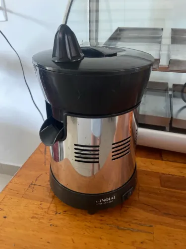 Expremedor de laranja e limão 