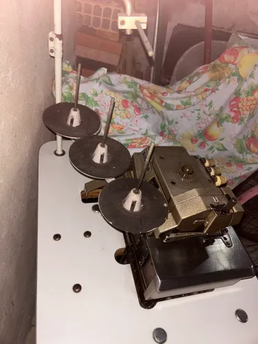 Máquina de costura industrial overlock