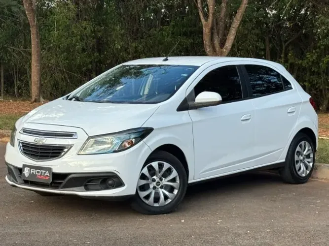 Chevrolet Onix Hatch LT 1.4 8V Flex Power Mec. 4P 2015