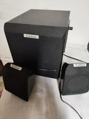 Caixa de som Edifier 15W stereo para computador