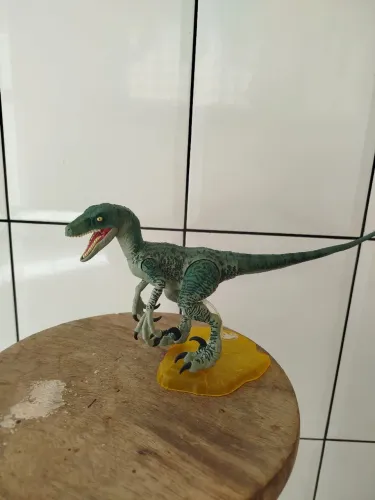 Velociraptor Delta amber collection Jurassic world 