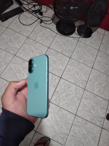 Apple iPhone 16 (128 GB) - Verde-acinzentado - Excelente estado - Sou quase Novo