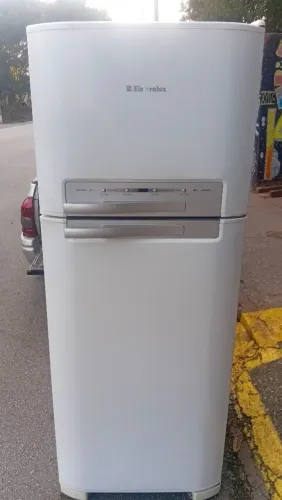 Geladeira Electrolux frost free df46
