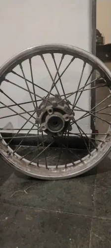 ? RODA TRASEIRA SHI 175 CARBURADA COM CUBO