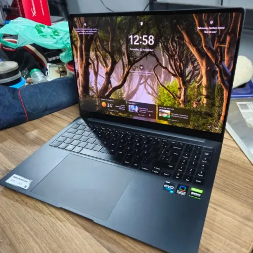 Galaxy Book 3 Ultra - RTX4050 32GB Intel i7 13700H