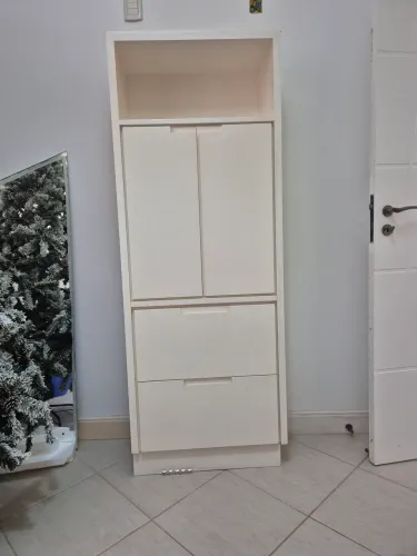 Sofá fixo+ Estante + Armário 