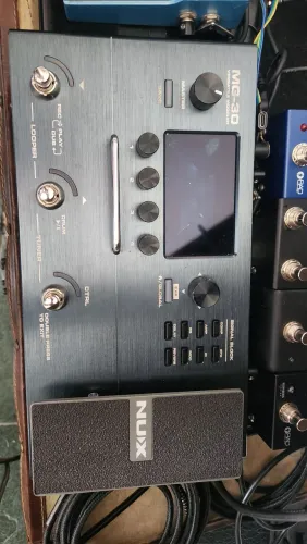 Nux mg 30 (ñ boss, hx stomp, mooer, ampero, hotonr, valeton)