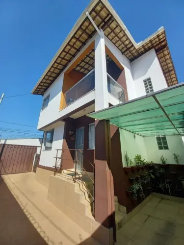 Excelente Oportunidade! Residência diferenciada com 161 m², 5 Quartos e Aquecimento Solar