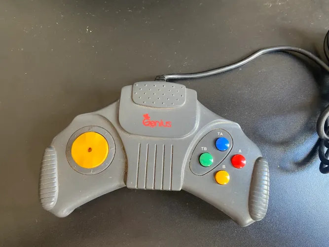 Lote Controle Genius antigo e controle Atari