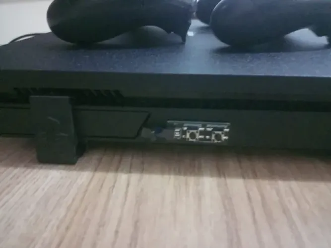 PS4 SLIM DE 1 TB 02 MANETES  ATENCAO!! SOMENTE A VISTA!