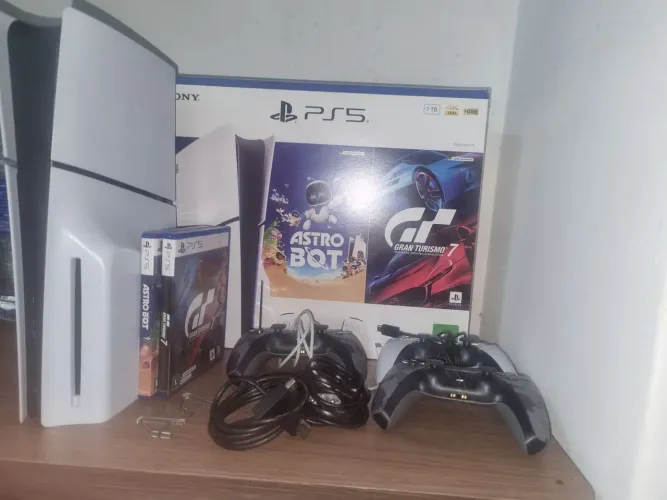 Videogame ps5 slim físico 1tb semi novo+ 2 controles extras
