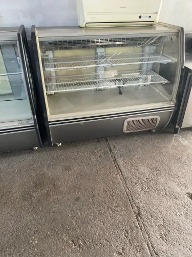 Balcão gelado pra tortas bolos etc
