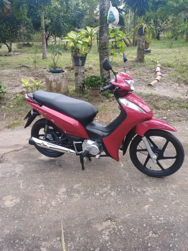 Vende-se Honda biz 125 ano 2014 único dono moto sem detalhes e nada pra fazer.