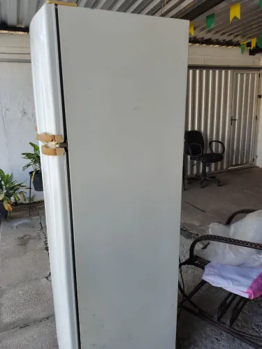 Vendo uma geladeira Brastemp ZAP (81)9. *
