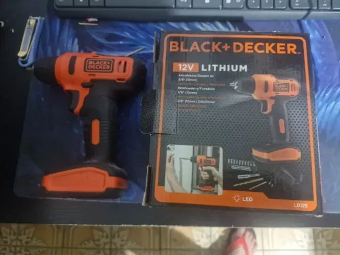 Parafusadeira Black+Decker LD12S com Kit de 13 Acessórios e Bateria 12V