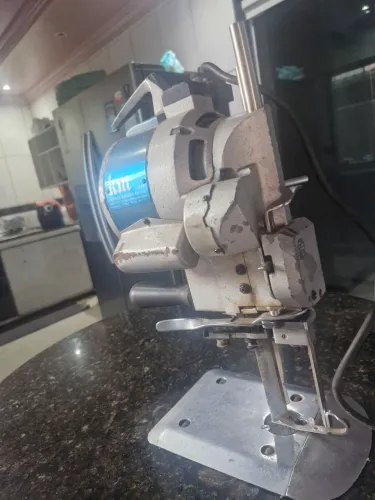 Máquina de cortar tecido
