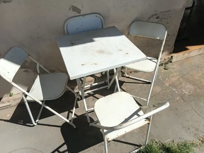 mesa de chapa antiga  C/ 4  cadeiras 