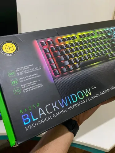 OPORTUNIDADE: RAZER BLACKWIDOW V4 | LACRADO