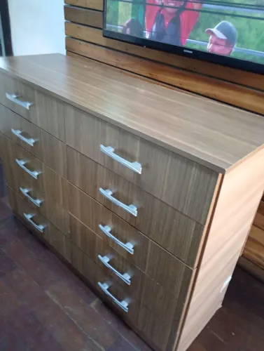 Cômoda com 10 gavetas 