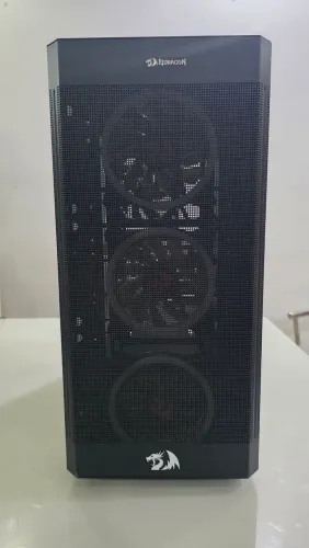 Gabinete Redragon Aeroglass Mid Tower Preto