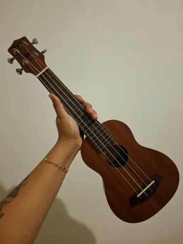 Ukulele Tagima 21