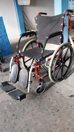 CADEIRA DE RODAS ( VÁRIAS POSIÇÕES).