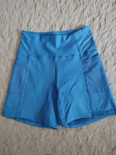 Bermuda de compressão com bolso.