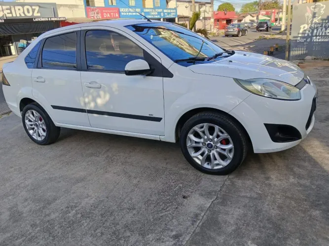 Ford Fiesta Sedan SE 1.6 8V Flex 4P 2014