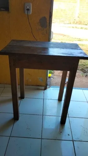 Vende-se mesa de madeira 