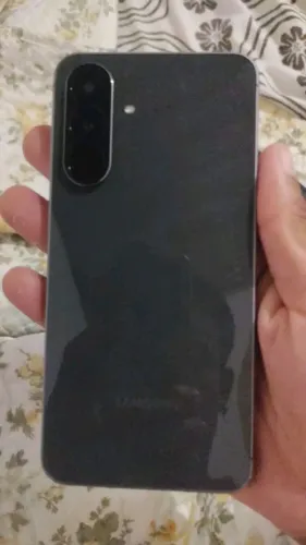 Vendo samsung a56 5g apenas trincado aprova d'água funcionando perfeitamente