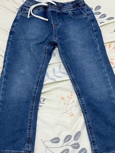 Vendo calça jeans nova infantil