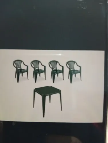 Vende se jogo de mesa e cadeiras