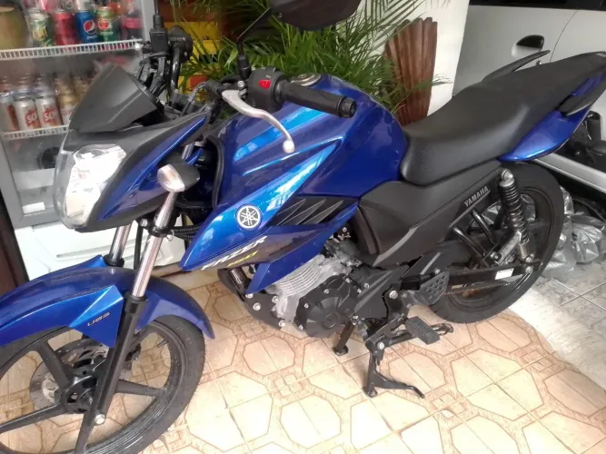 Vende-se moto fazer 150 moto de garagem