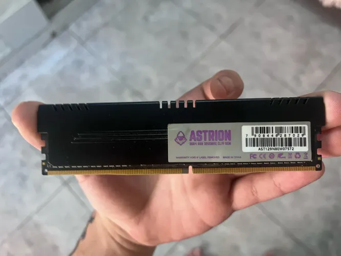 Memória RAM DDR4 (2x8GB) 3200MHz