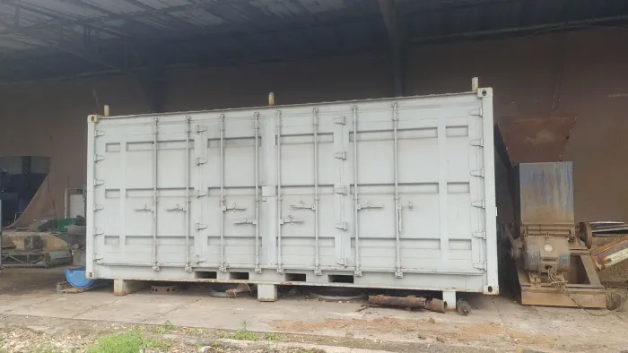 Container Casa, em perfeito estado de conservação, com várias opções de abertura e WC.