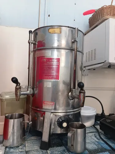 Vendo cafeteira elétrica