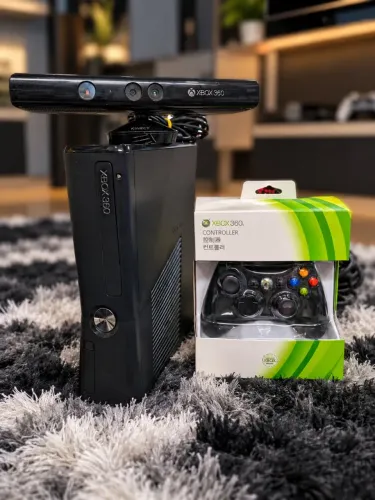 Vendo Xbox 360 Slim D-E-S-B-L-O-Q-U-E-A-D-O com 70 Jogos leia a descrição