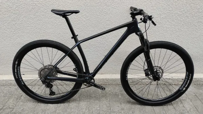 Bicicleta Scott Scale 940, quadro de carbono