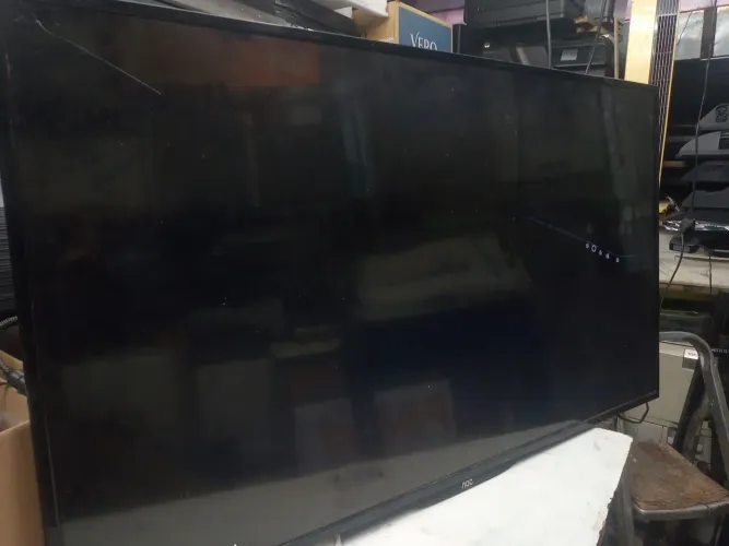 Tv smart AOC 43 polegadas tela quebrada