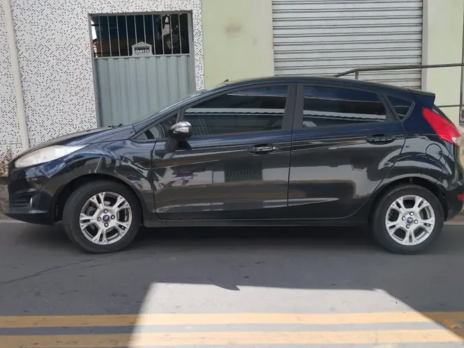 Ford Fiesta SE 1.6 8V Flex 5P 2014