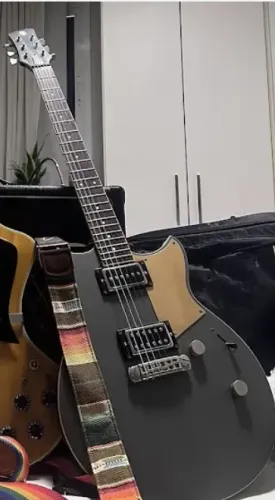 Guitarra Revstar