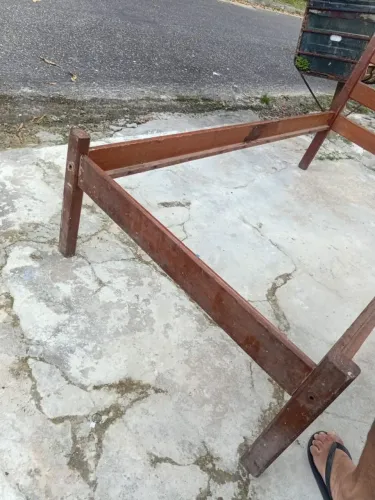 Vendo armação cama solteiro