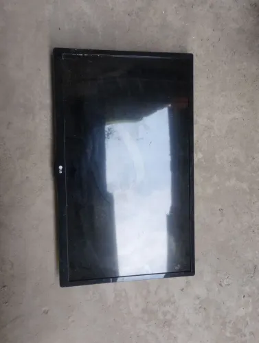 TV Monitor LG 28 polegadas Com Tela Quebrada (Para Retirada De Peças)