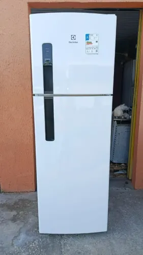 Vendo geladeira Electrolux 380 litros Frost Free